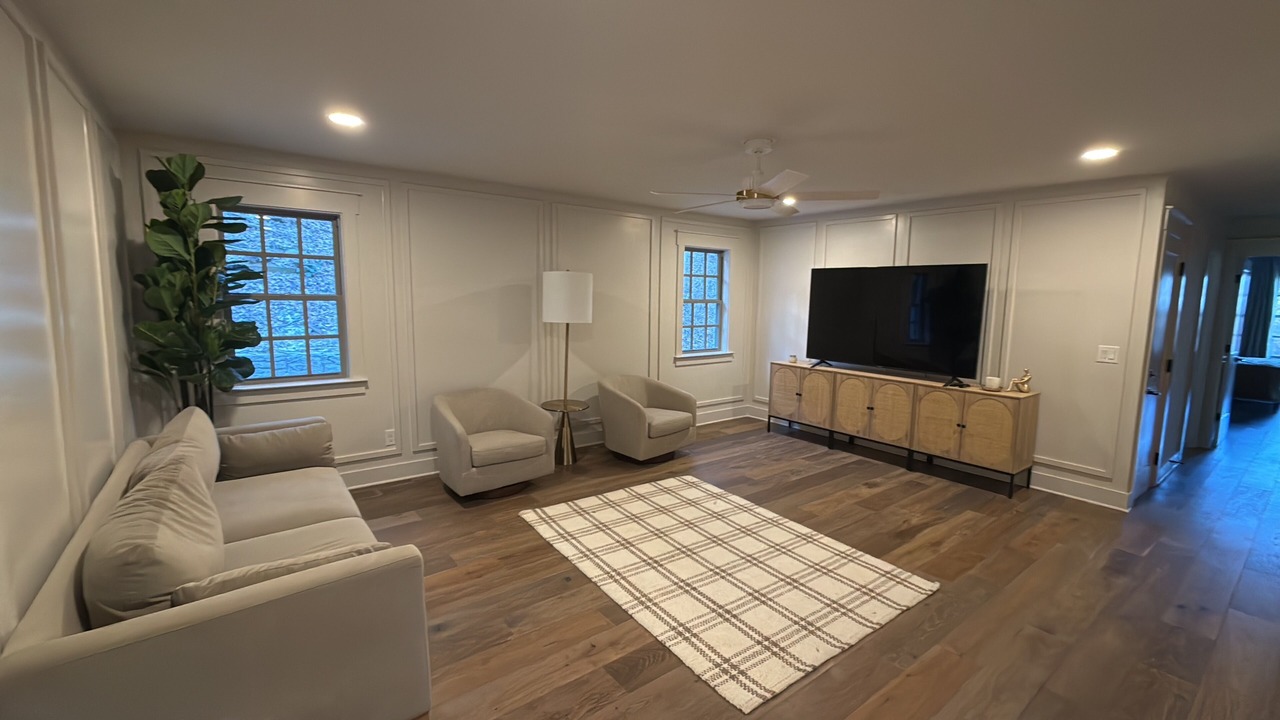 Photo of Livingroom in Forest Hills