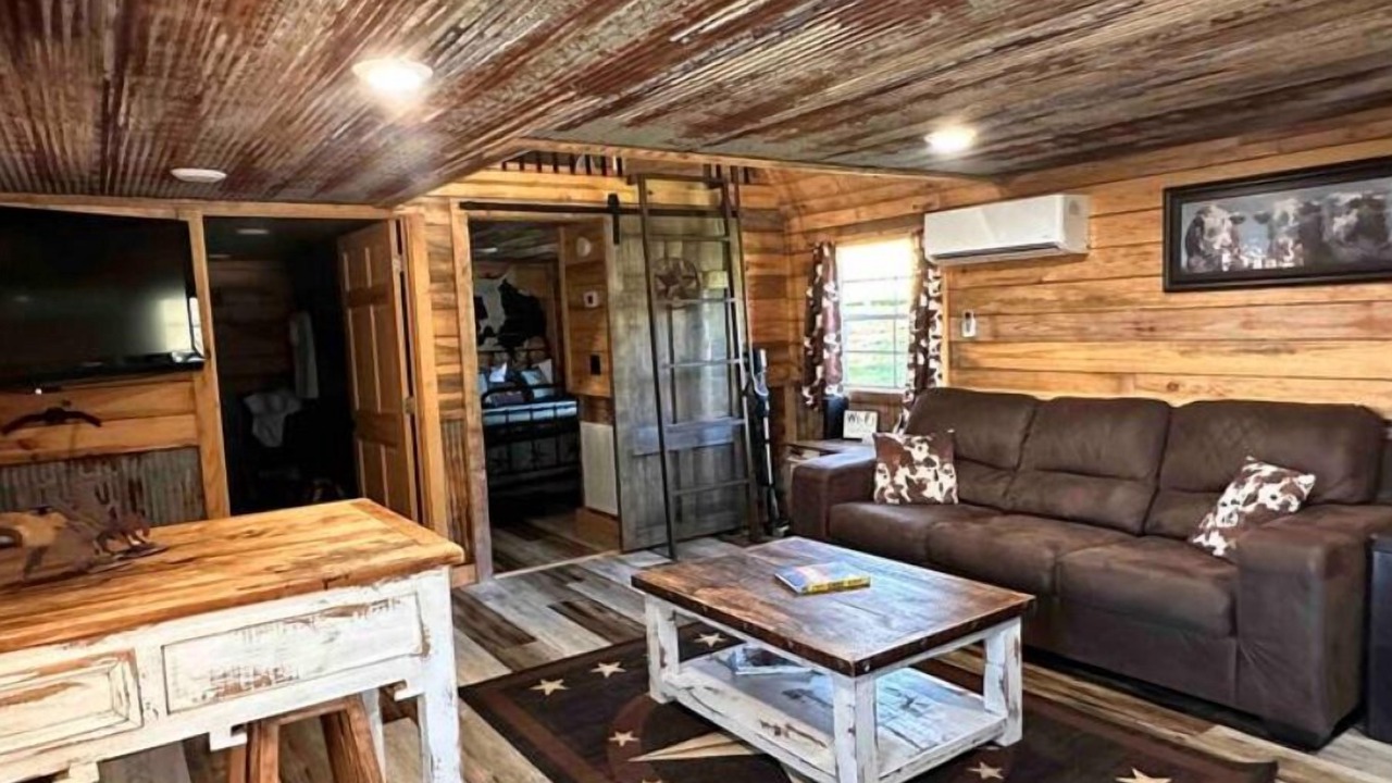 Photo of Livingroom in Compton