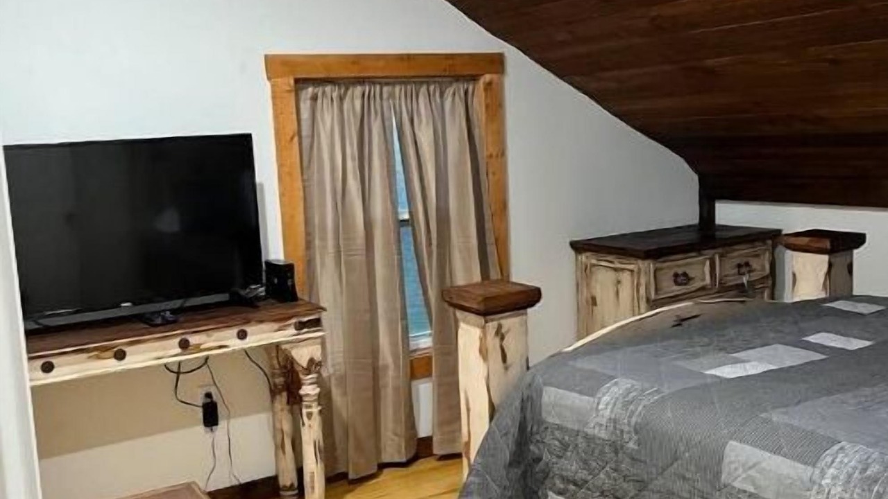 Photo of Bedroom in Compton
