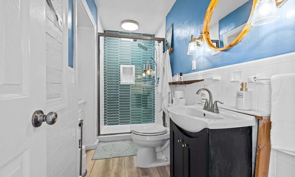 Photo of Bathroom in Willoughby Spit