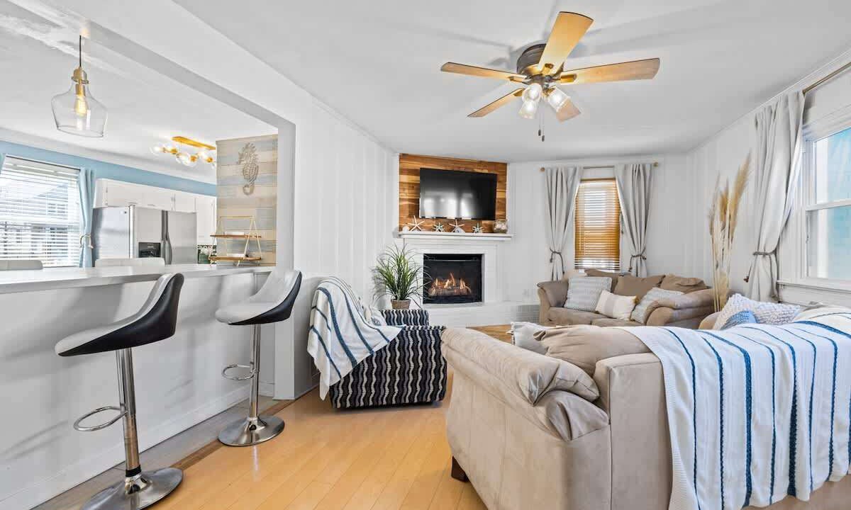 Photo of Bedroom in Willoughby Spit