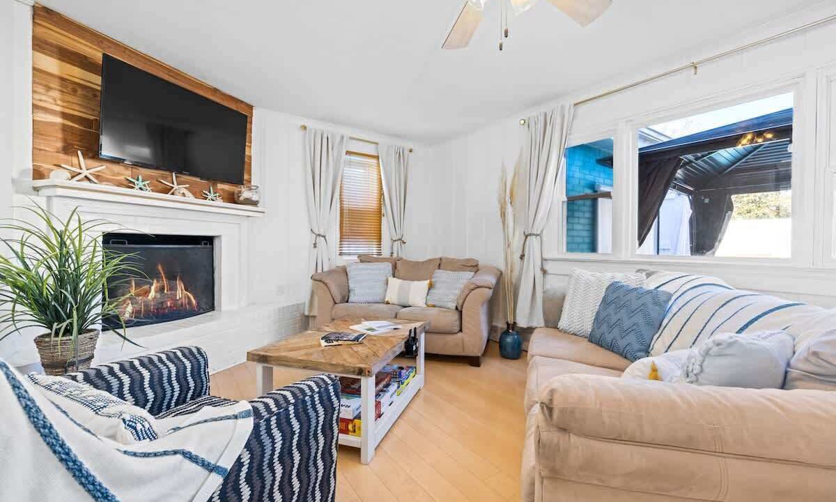 Photo of Livingroom in Willoughby Spit