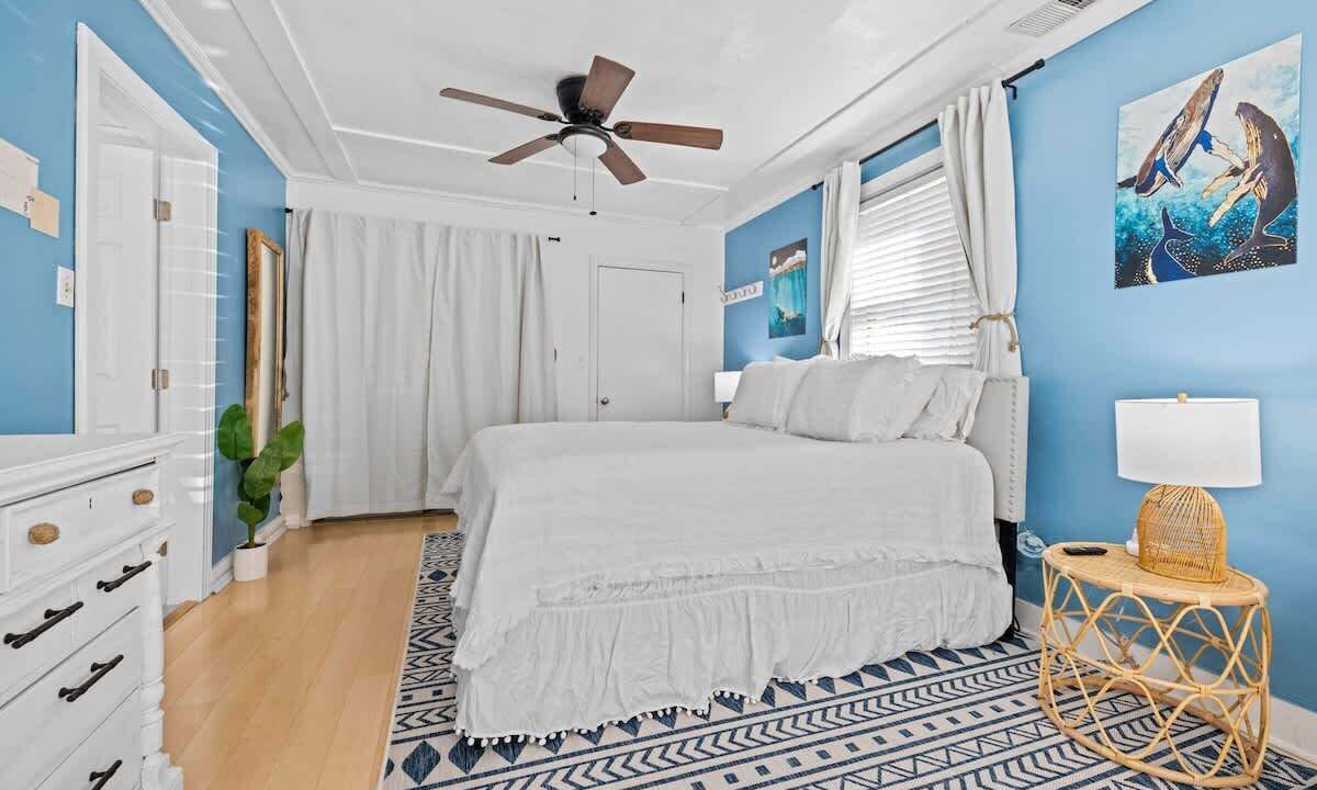 Photo of Bedroom in Willoughby Spit