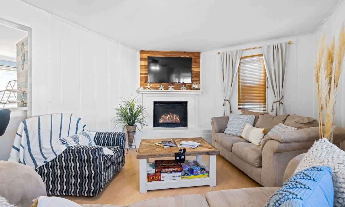 Photo of Livingroom in Willoughby Spit