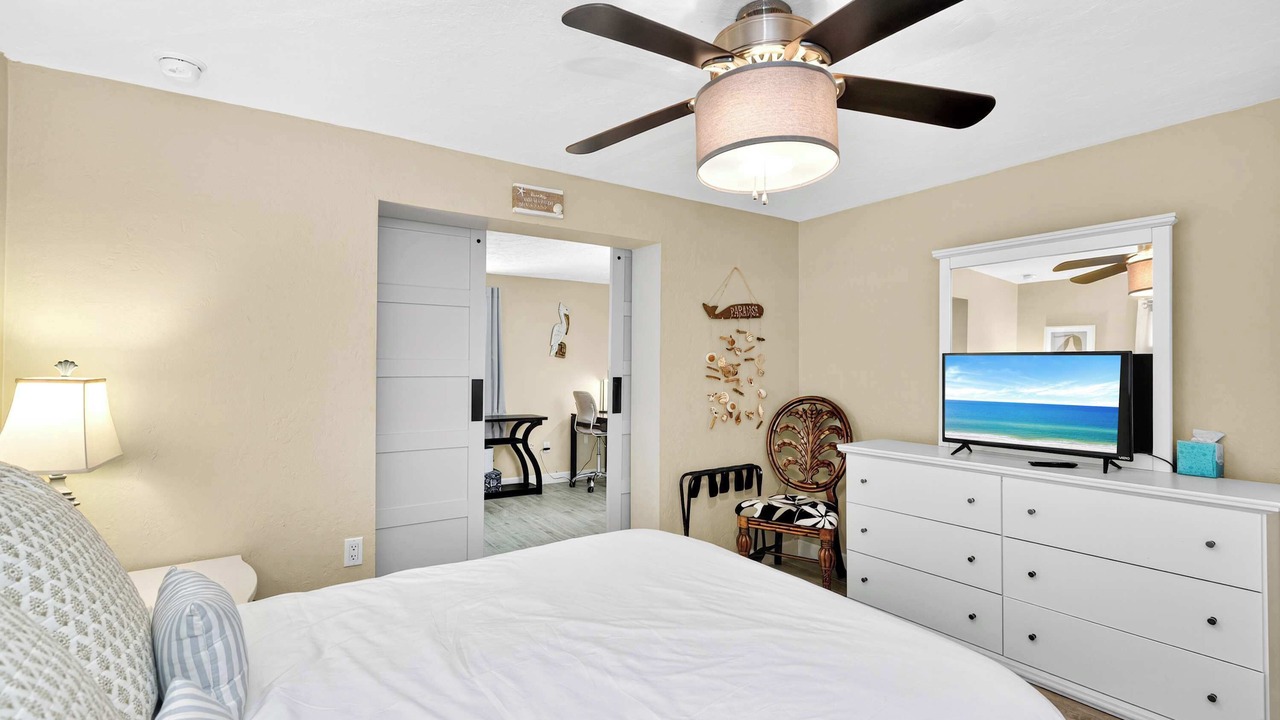 Photo of Bedroom in Gulf Gate Estates