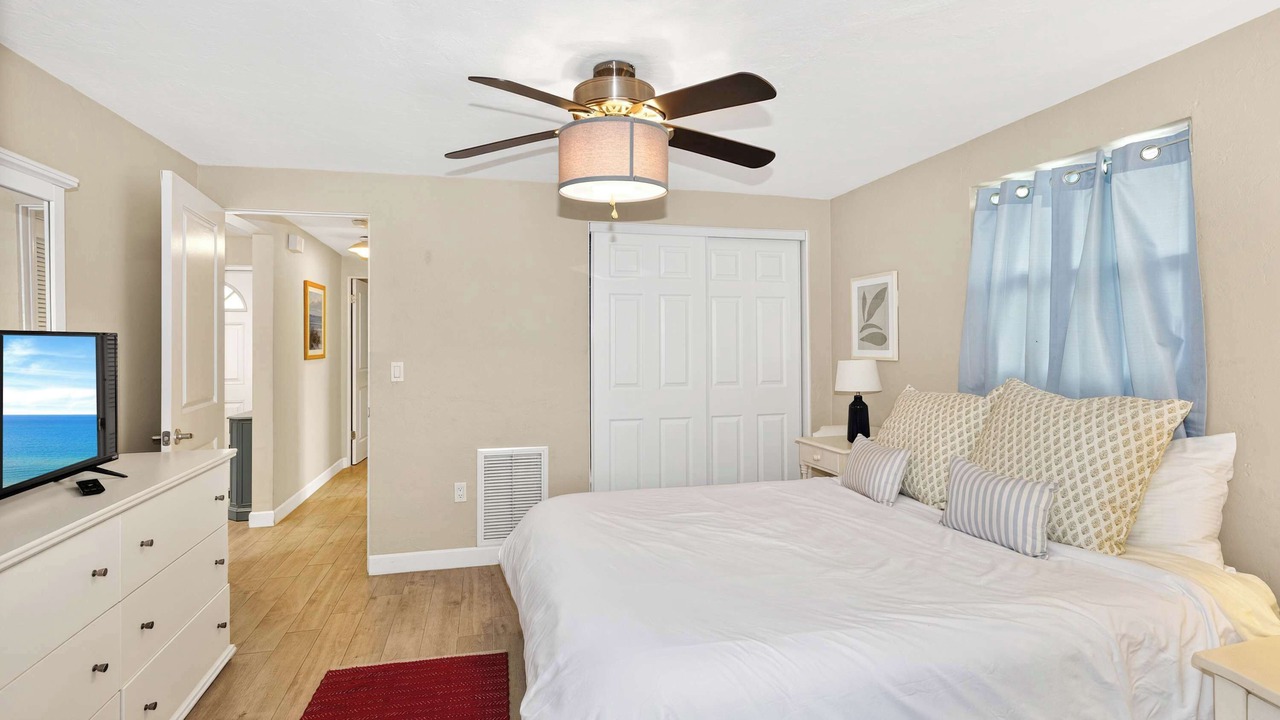 Photo of Bedroom in Gulf Gate Estates