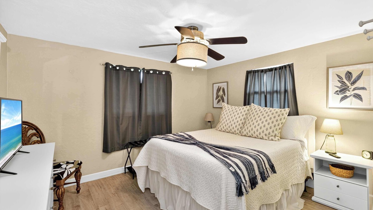 Photo of Bedroom in Gulf Gate Estates