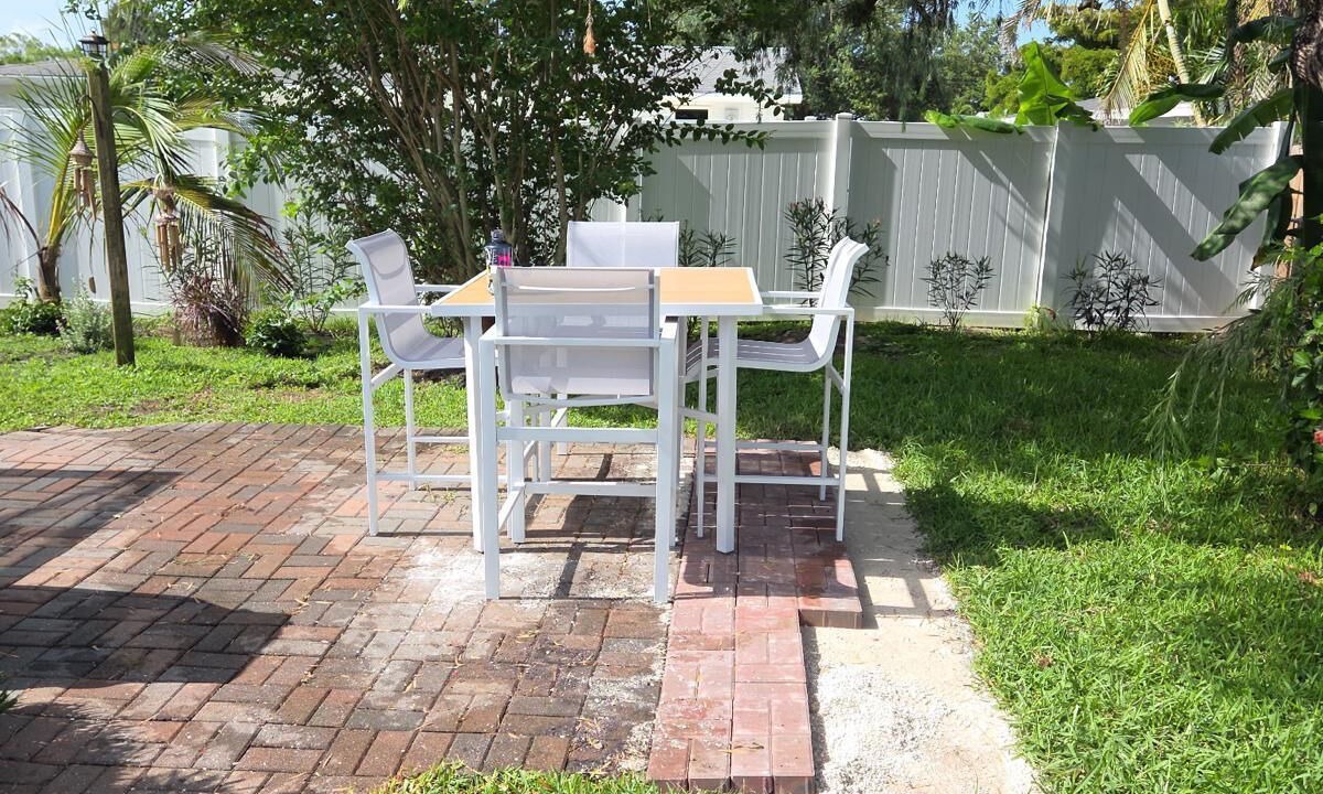 Photo of Outdoor in Gulf Gate Estates