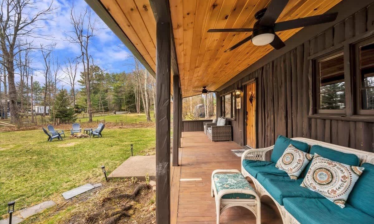 Photo of Patio Balcony in Pocohanna Cabin Colony