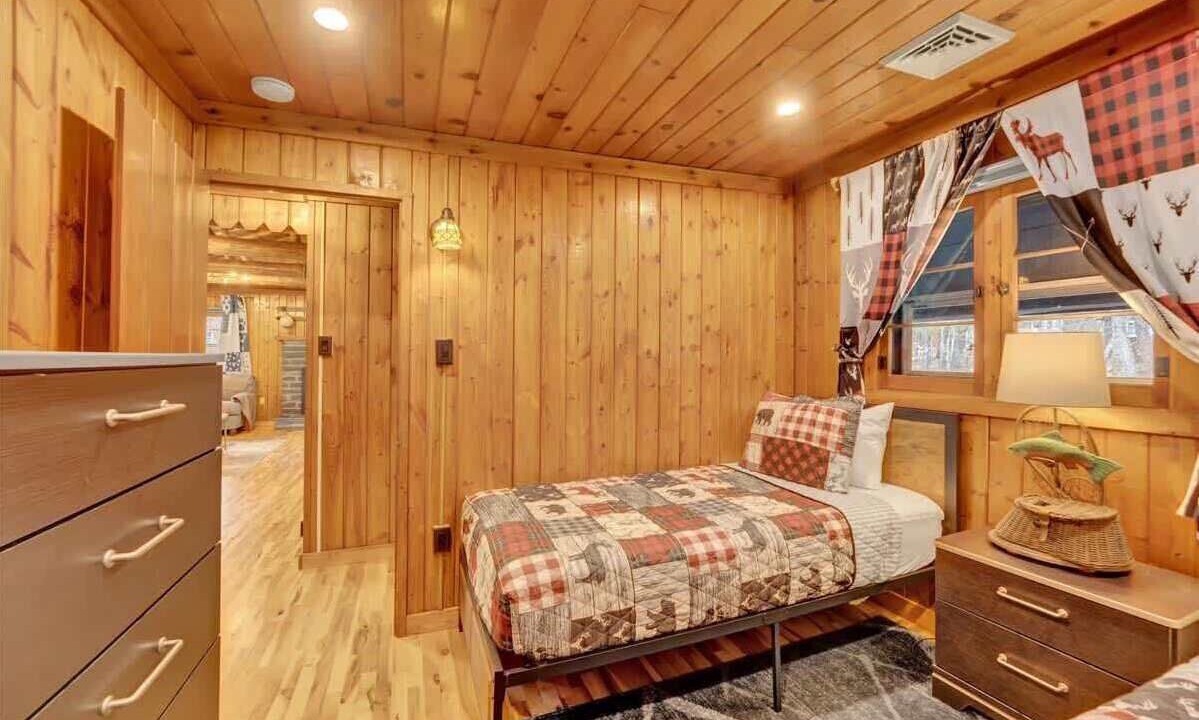 Photo of Bedroom in Pocohanna Cabin Colony