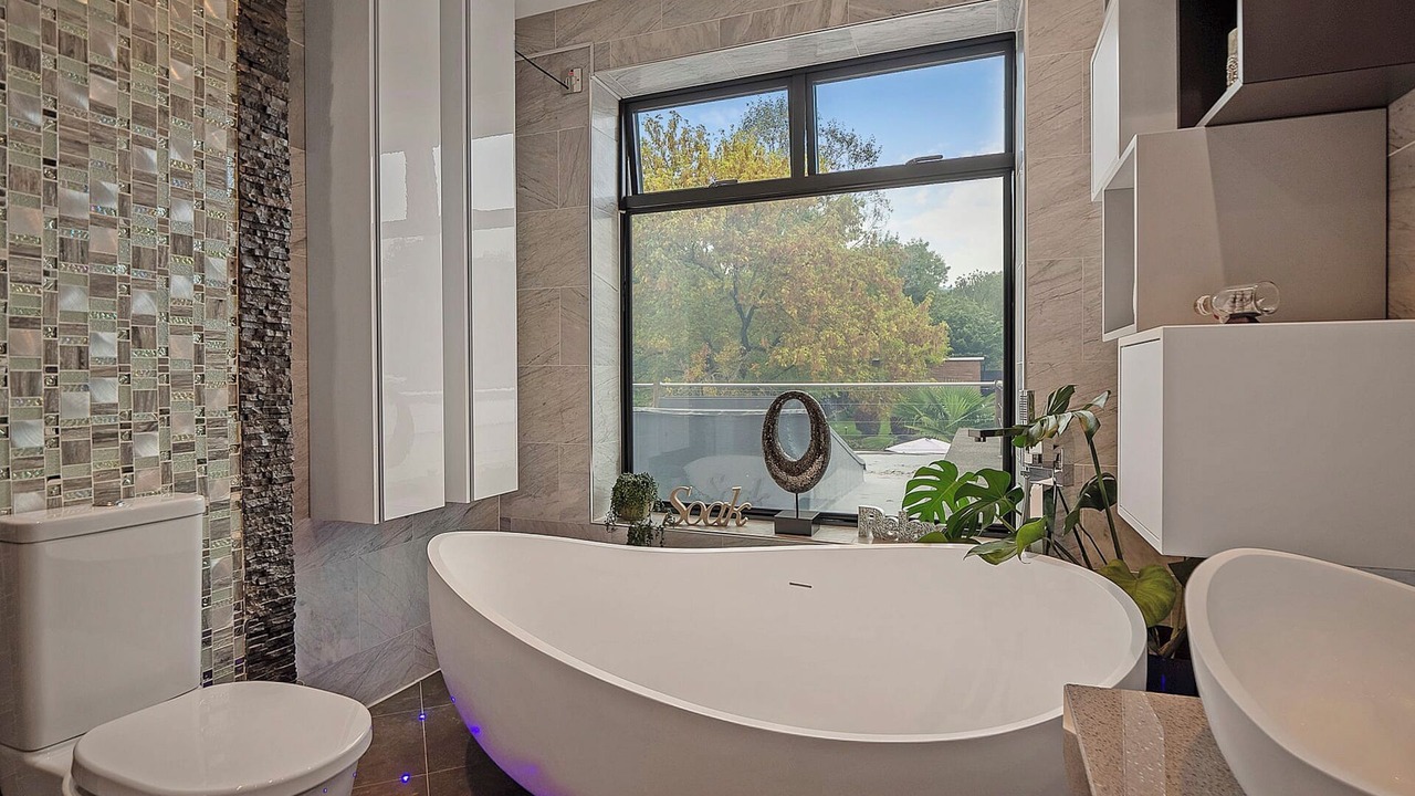 Photo of Bathroom in Bumble's Green