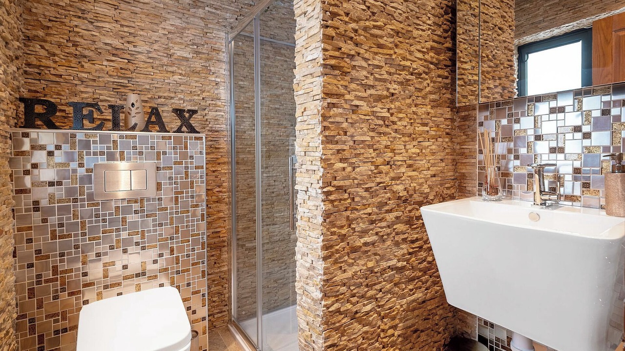 Photo of Bathroom in Bumble's Green