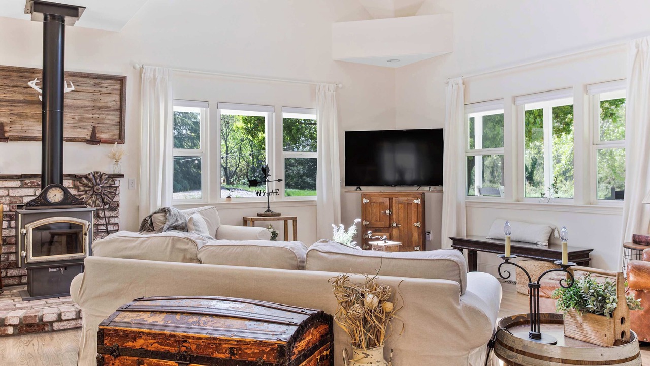 Photo of Livingroom in Kenwood