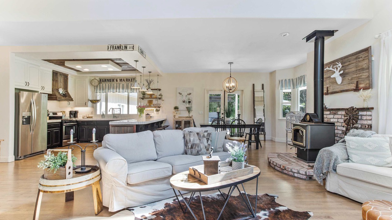 Photo of Livingroom in Kenwood