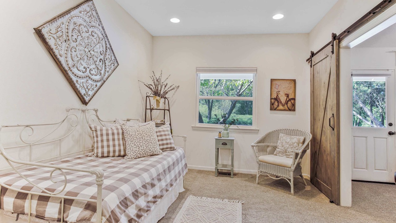 Photo of Bedroom in Kenwood