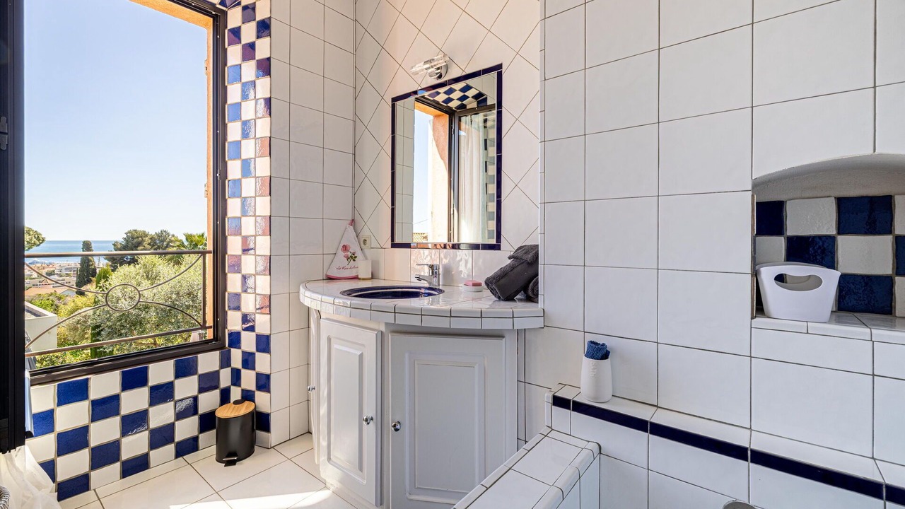 Photo of Bathroom in Golfe Juan