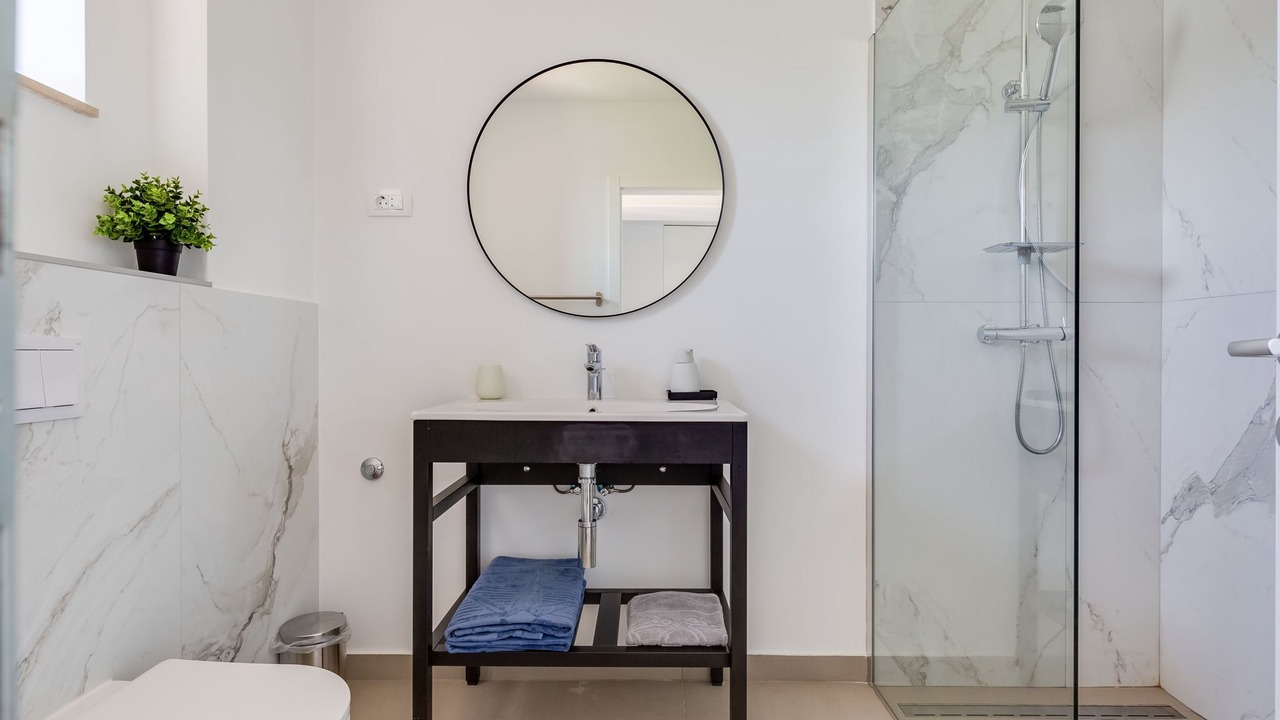 Photo of Bathroom in Garjak