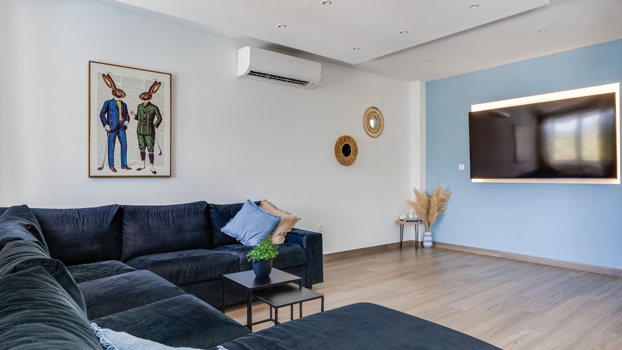 Photo of Livingroom in Garjak