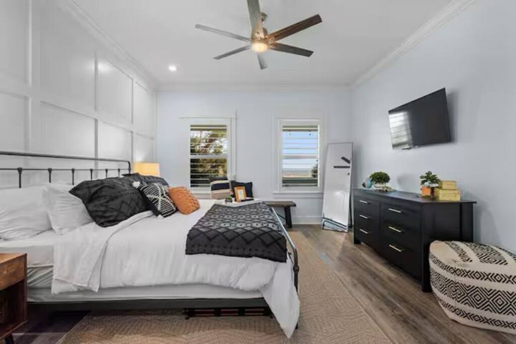 Photo of Bedroom in Long Beach
