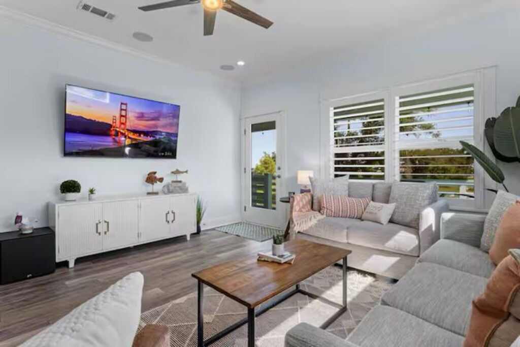 Photo of Livingroom in Long Beach