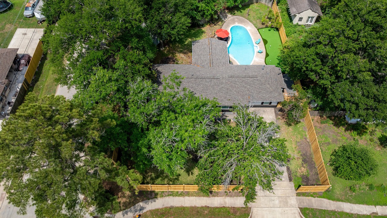 Photo of Outdoor in Spring Branch West