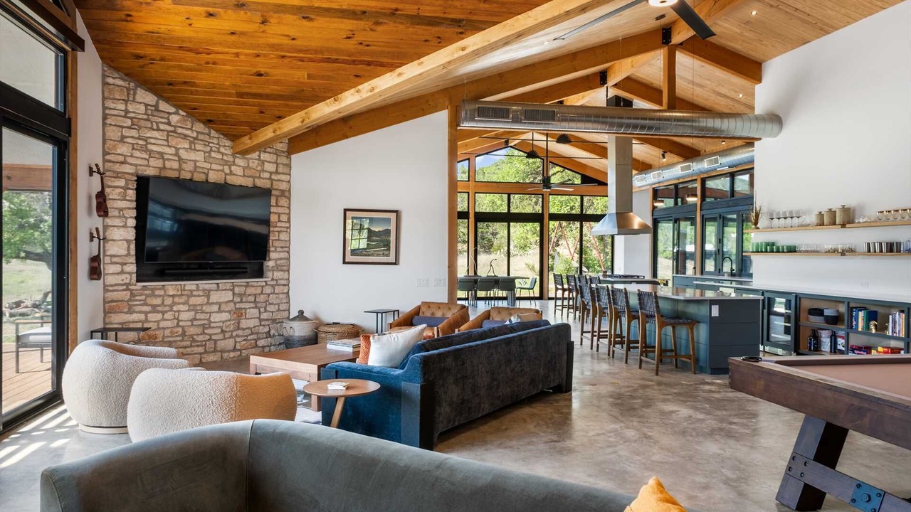 Photo of Livingroom in Concan