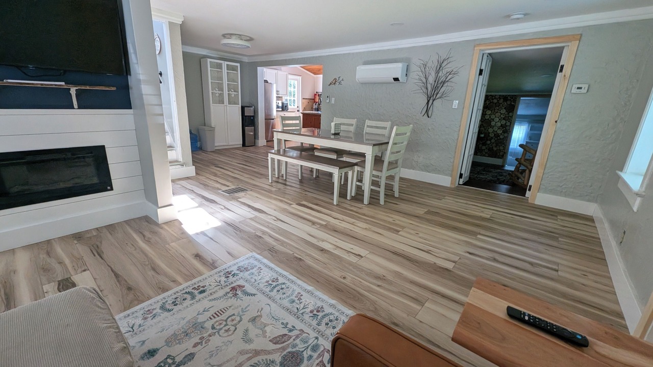 Photo of Livingroom in Queensbury