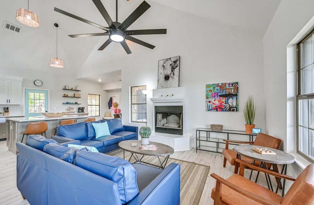 Photo of Livingroom in Buchanan Dam