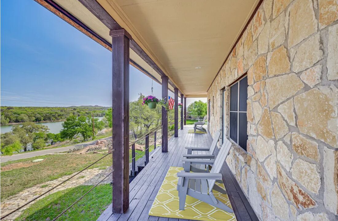 Photo of Patio Balcony in Buchanan Dam