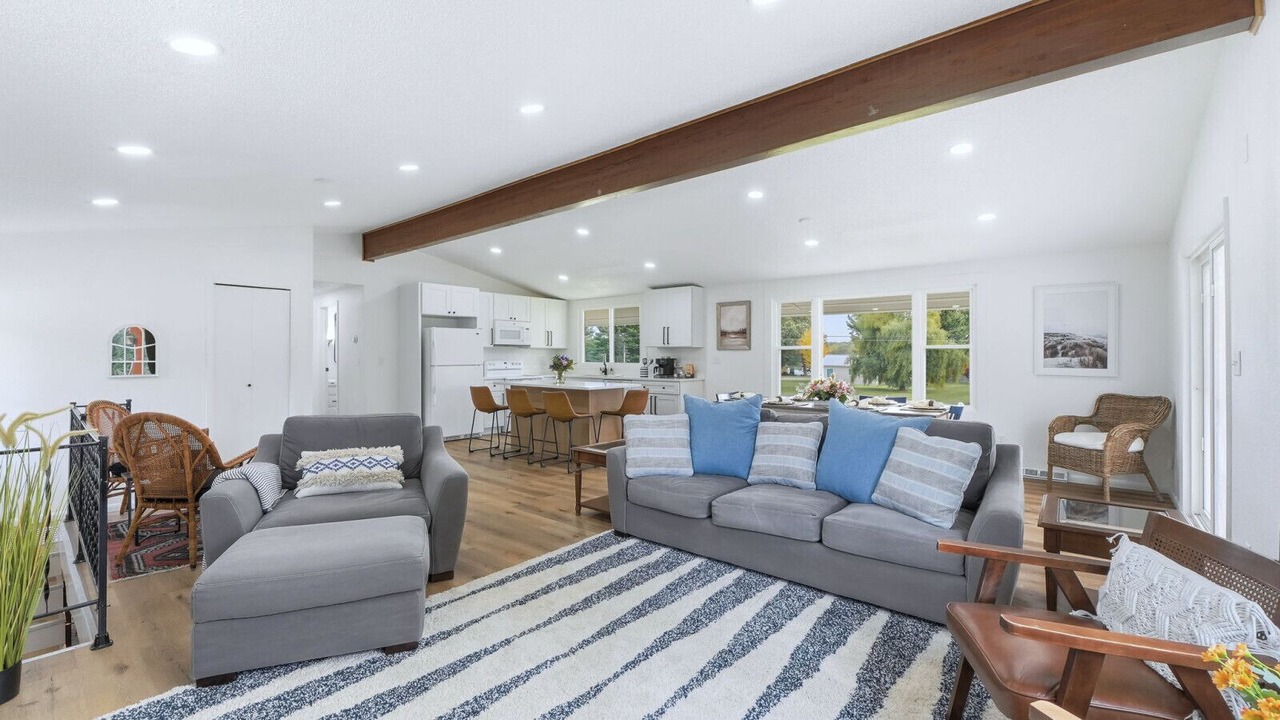 Photo of Livingroom in Clear Lake