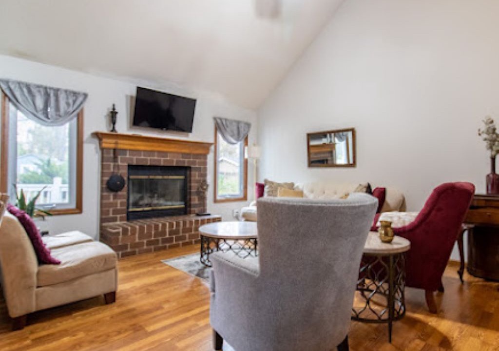 Photo of Livingroom in Lawrence