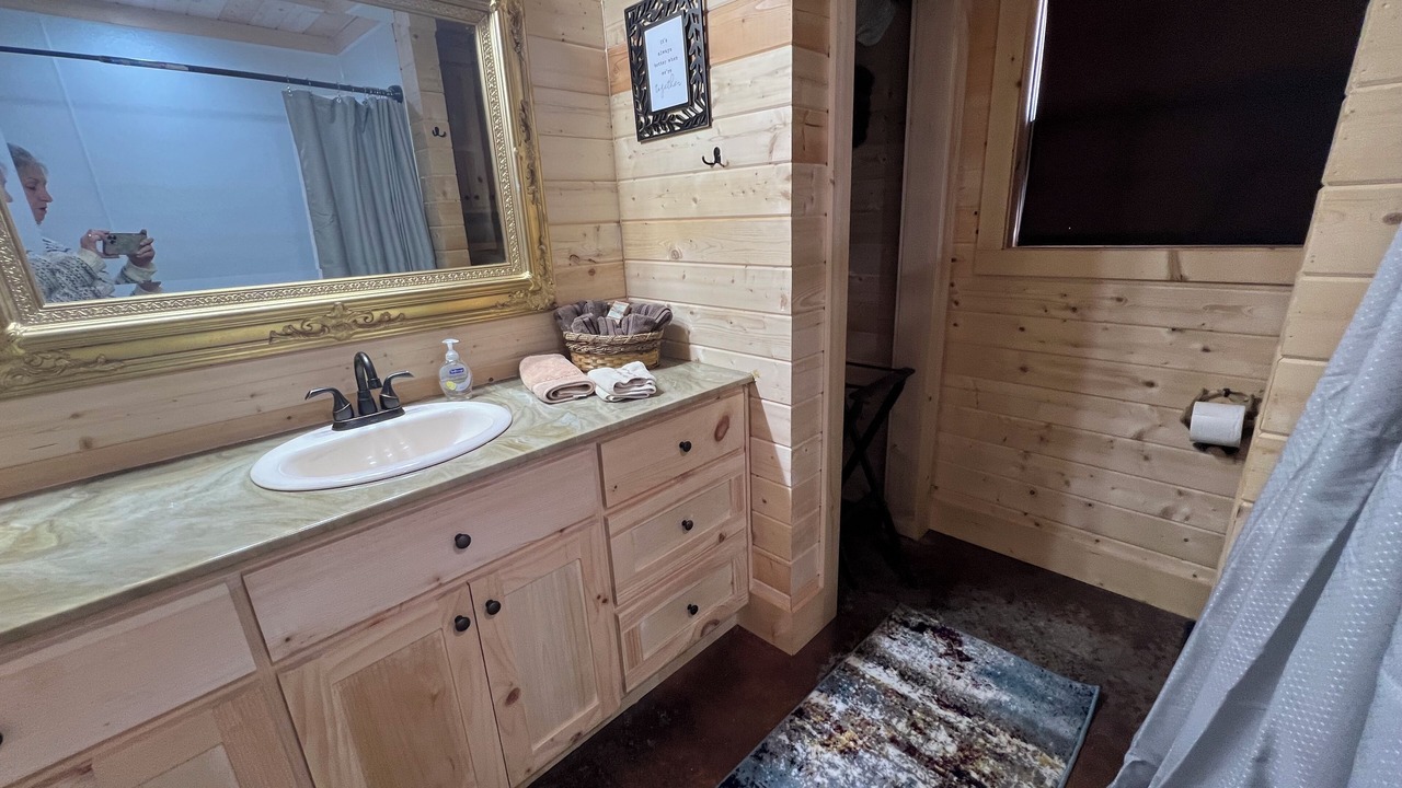 Photo of Bathroom in Higden