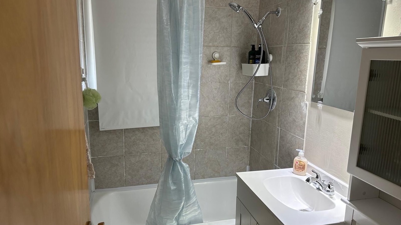 Photo of Bathroom in East Kildonan