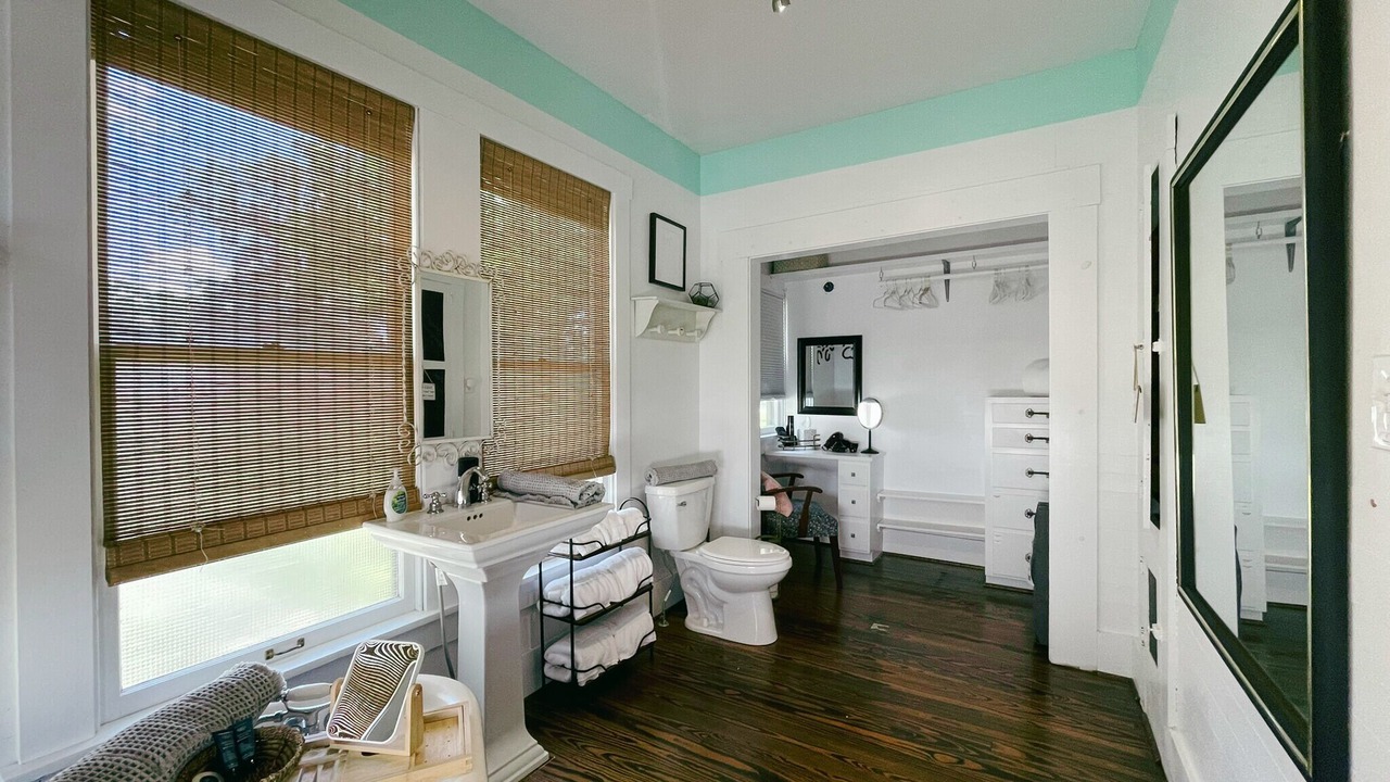 Photo of Bathroom in Schulenburg