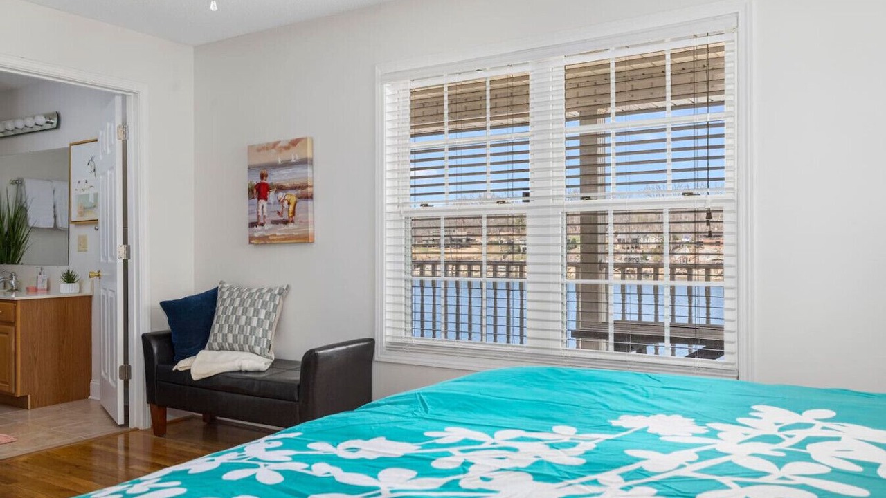 Photo of Bedroom in Piney Flats