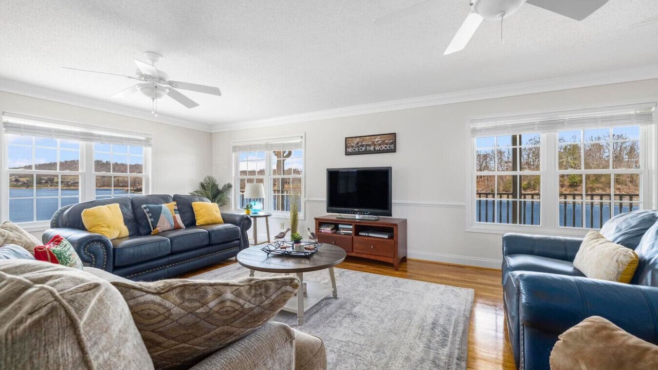 Photo of Livingroom in Piney Flats