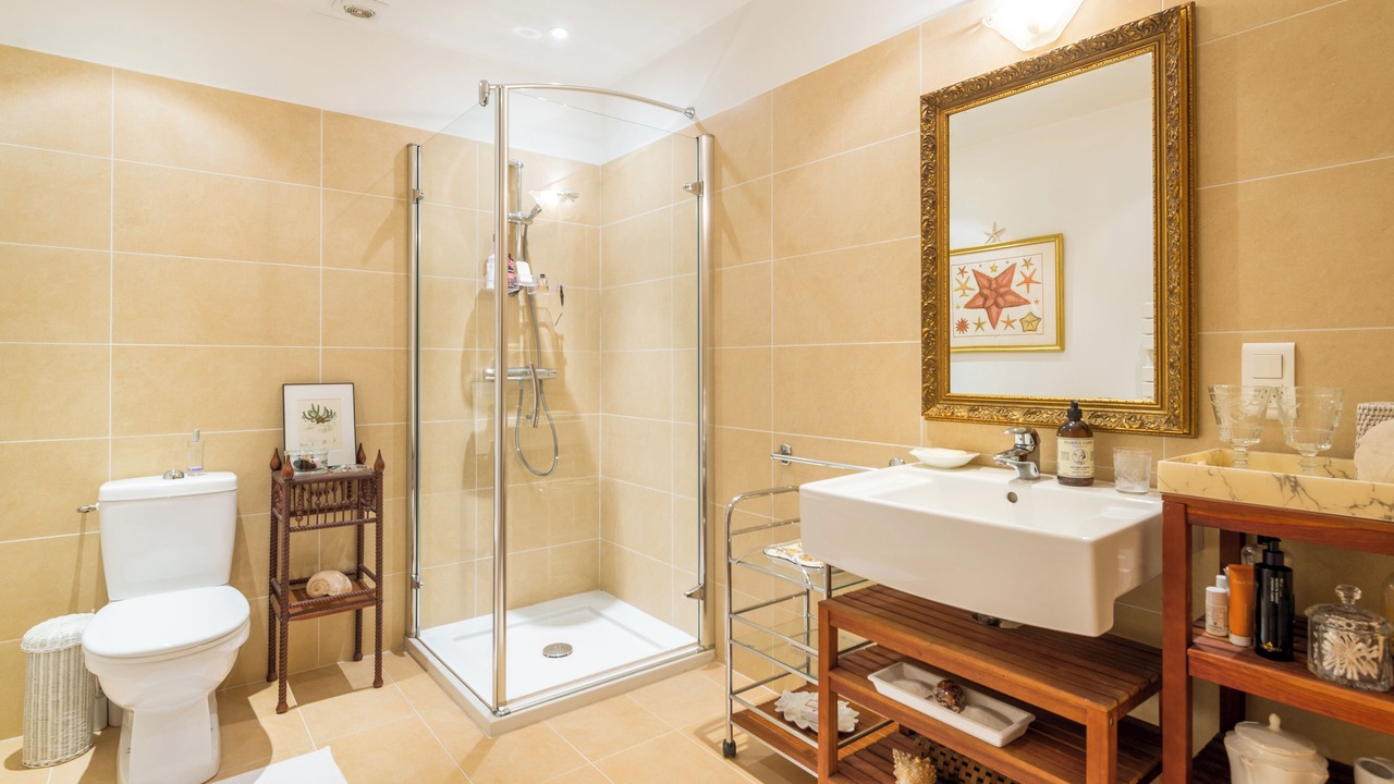 Photo of Bathroom in Lagnes