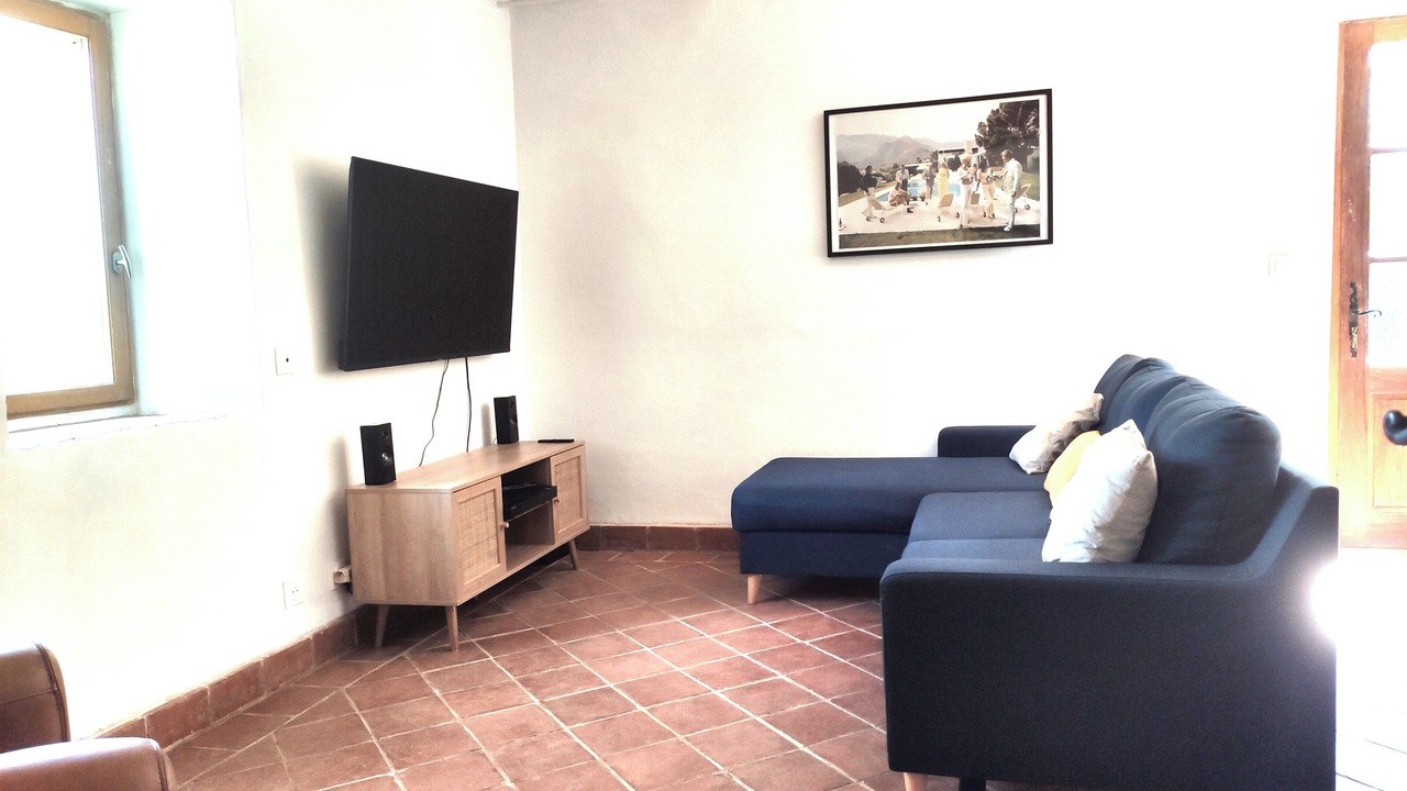 Photo of Livingroom in Coueilles