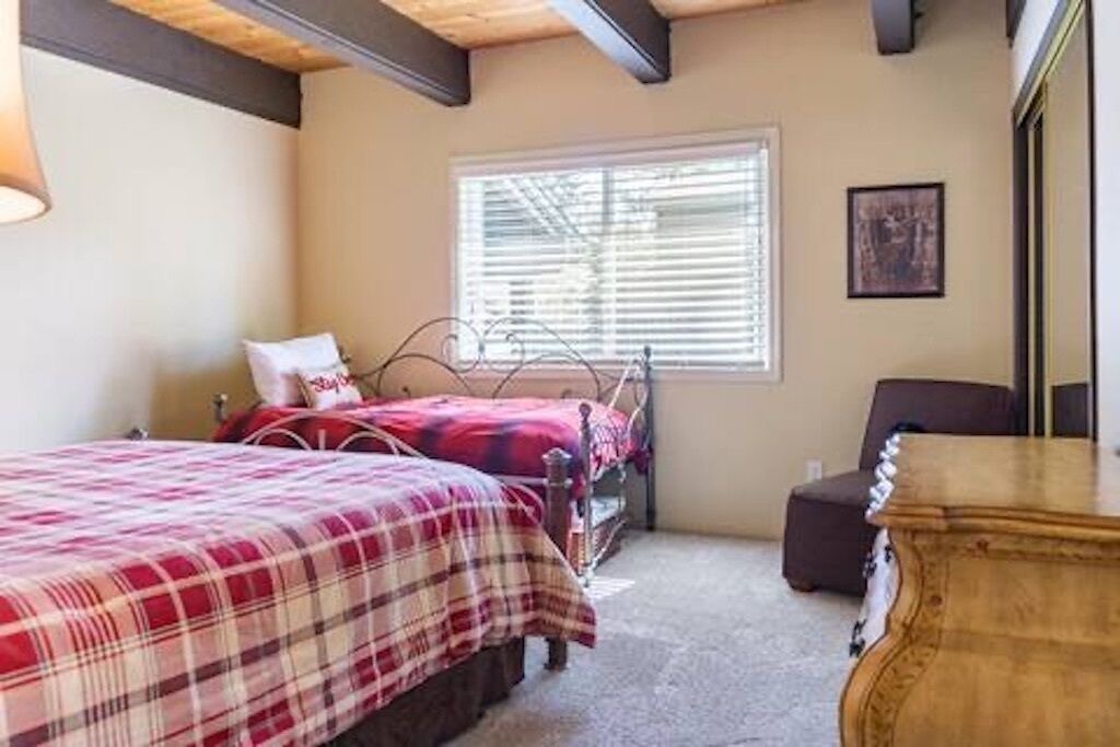 Photo of Bedroom in Meyers