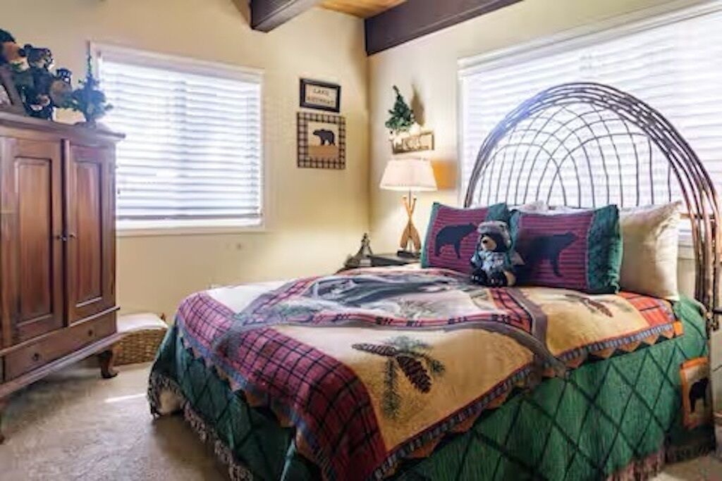Photo of Bedroom in Meyers