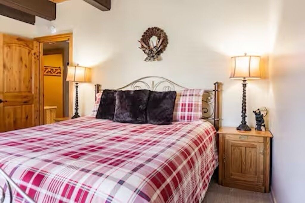 Photo of Bedroom in Meyers