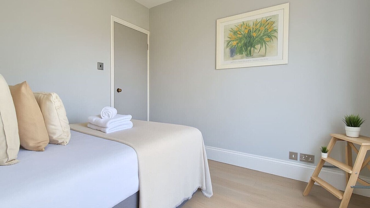 Photo of Bedroom in White City