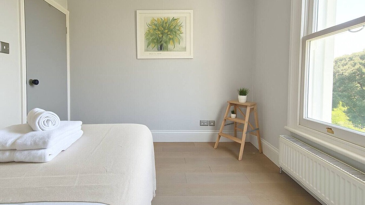 Photo of Bedroom in White City