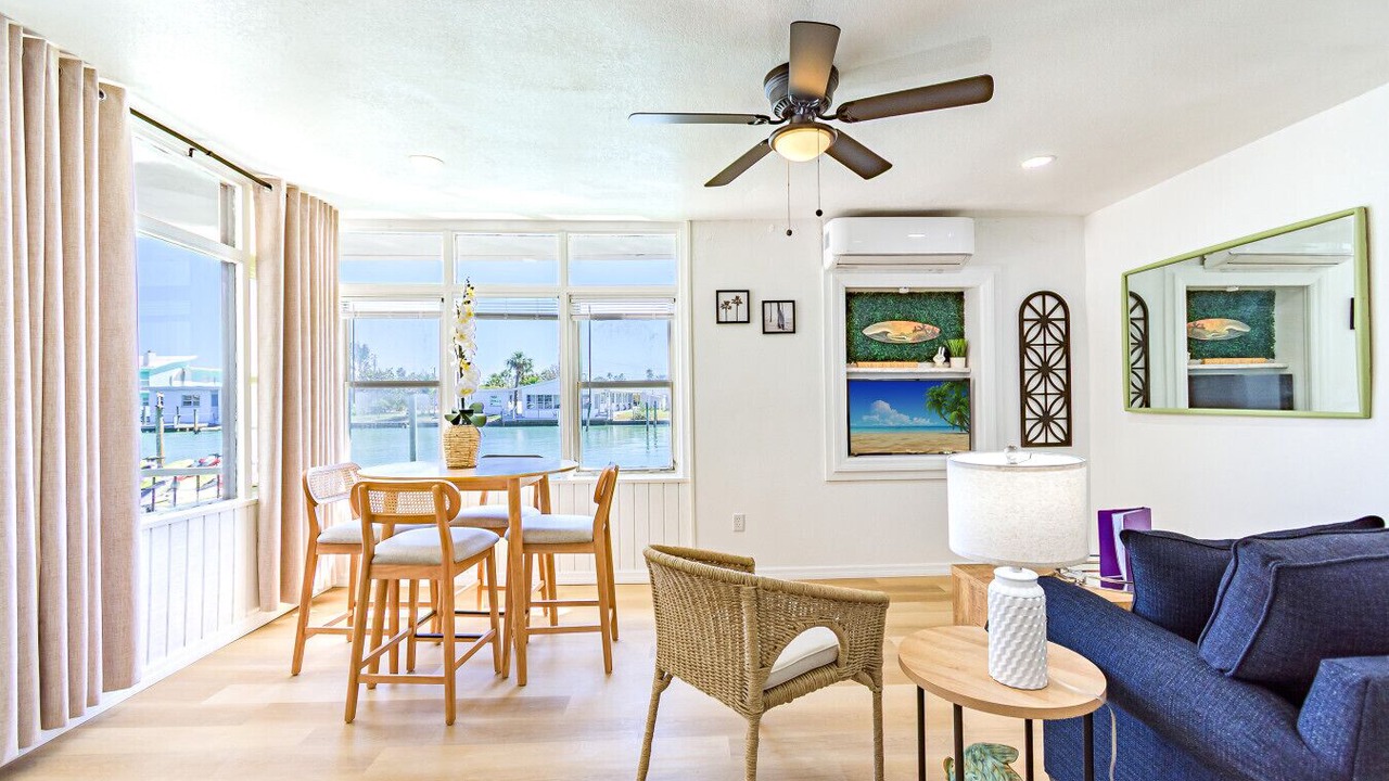 Photo of Livingroom in Bay Esplanade