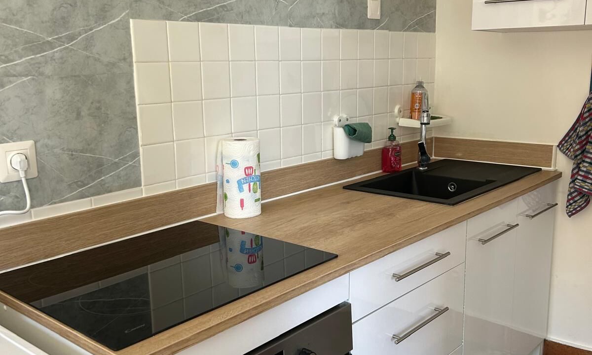 Photo of Kitchen in Le Bourg-Saint-Leonard