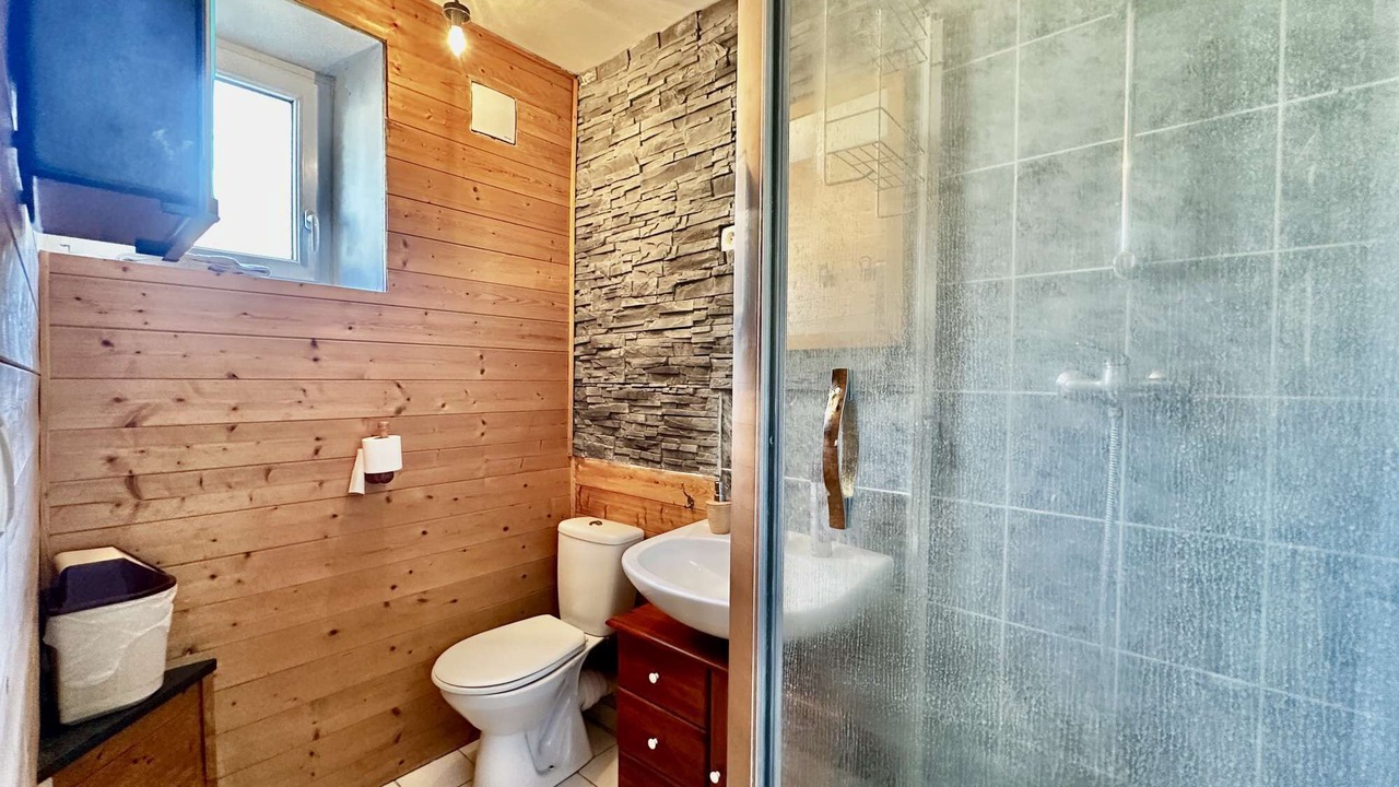 Photo of Bathroom in Basly