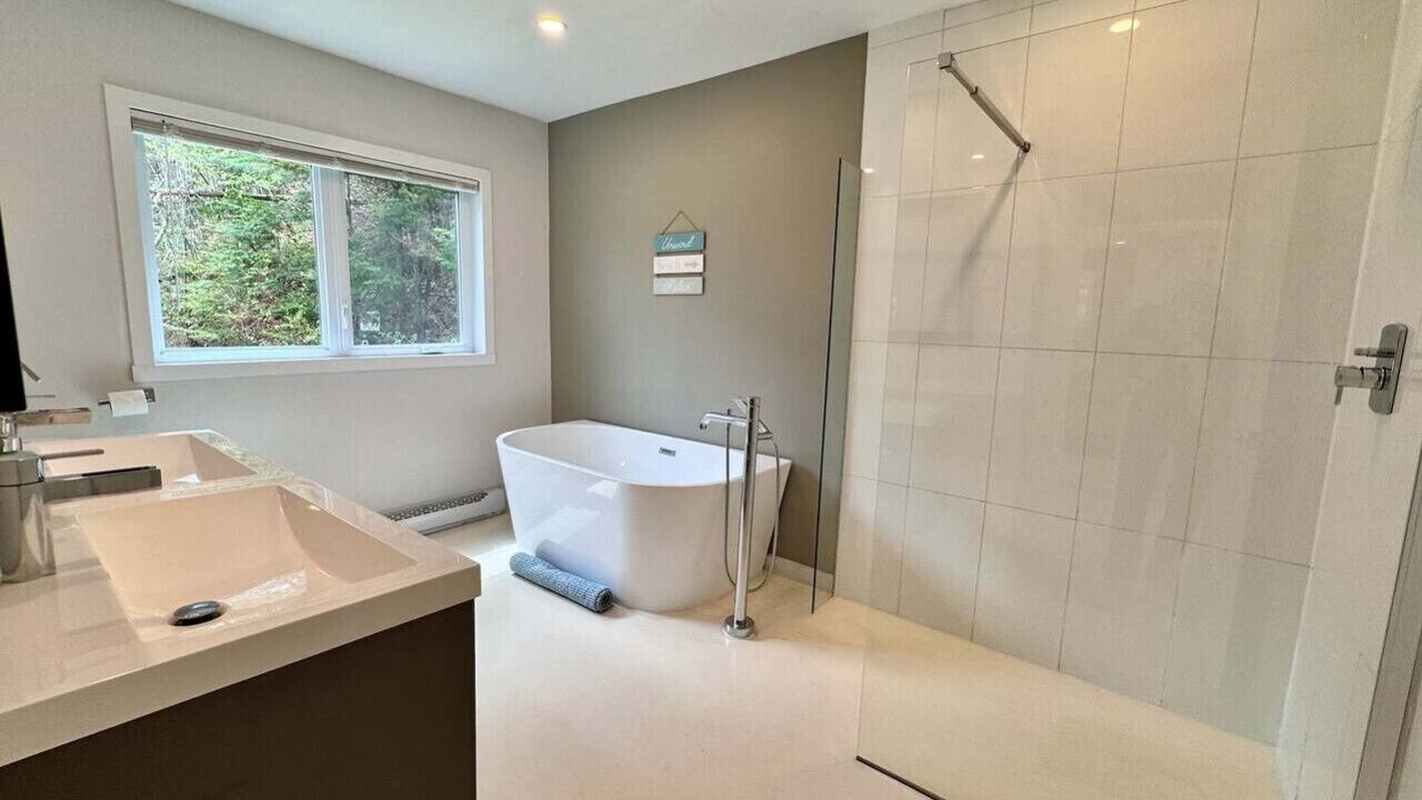 Photo of Bathroom in Chertsey