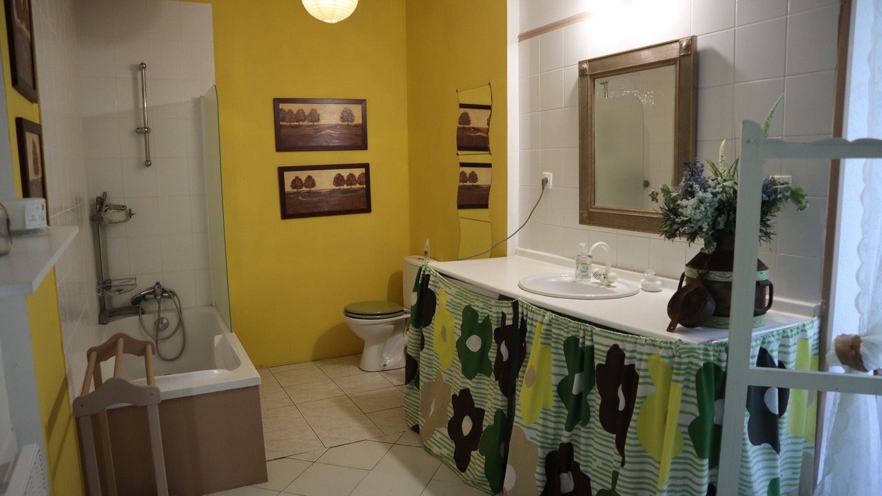 Photo of Bathroom in Noyant-Villages