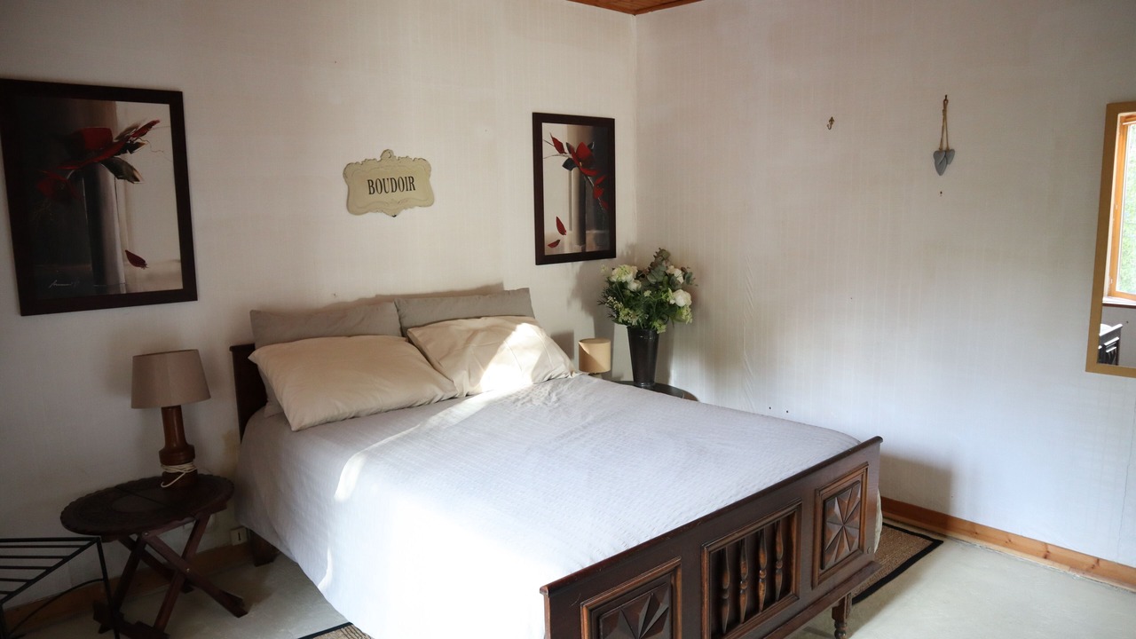 Photo of Bedroom in Noyant-Villages