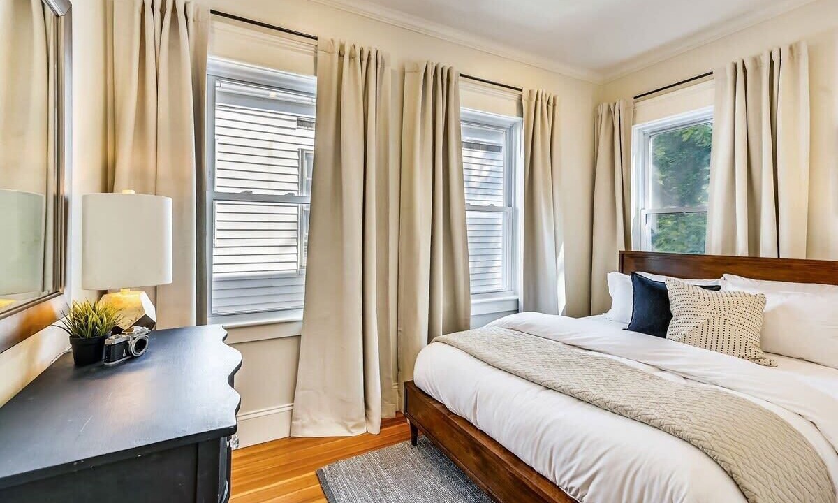 Photo of Bedroom in Forest Hills - Woodbourne